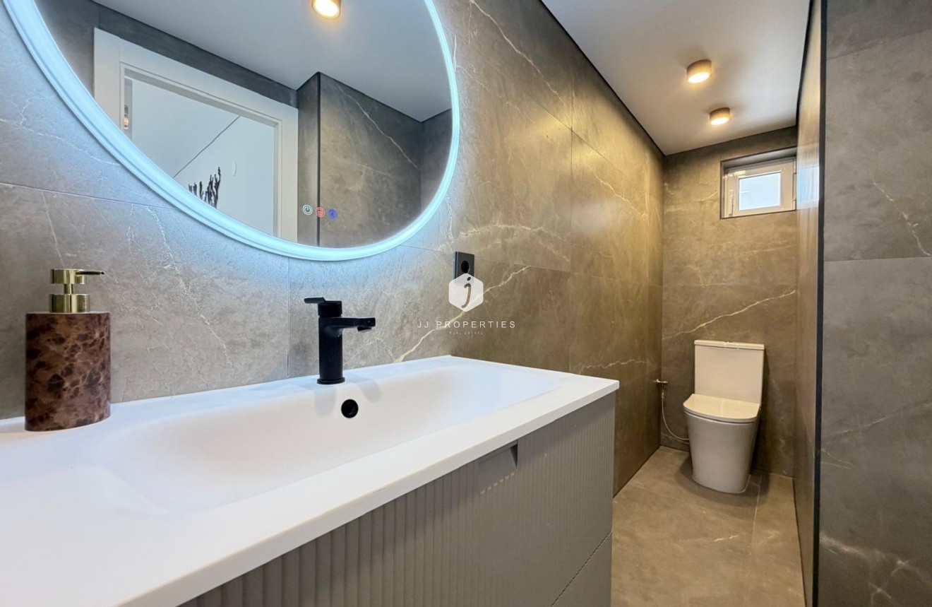 Tweedehands - Appartement / flat -
Torrevieja - Punta prima