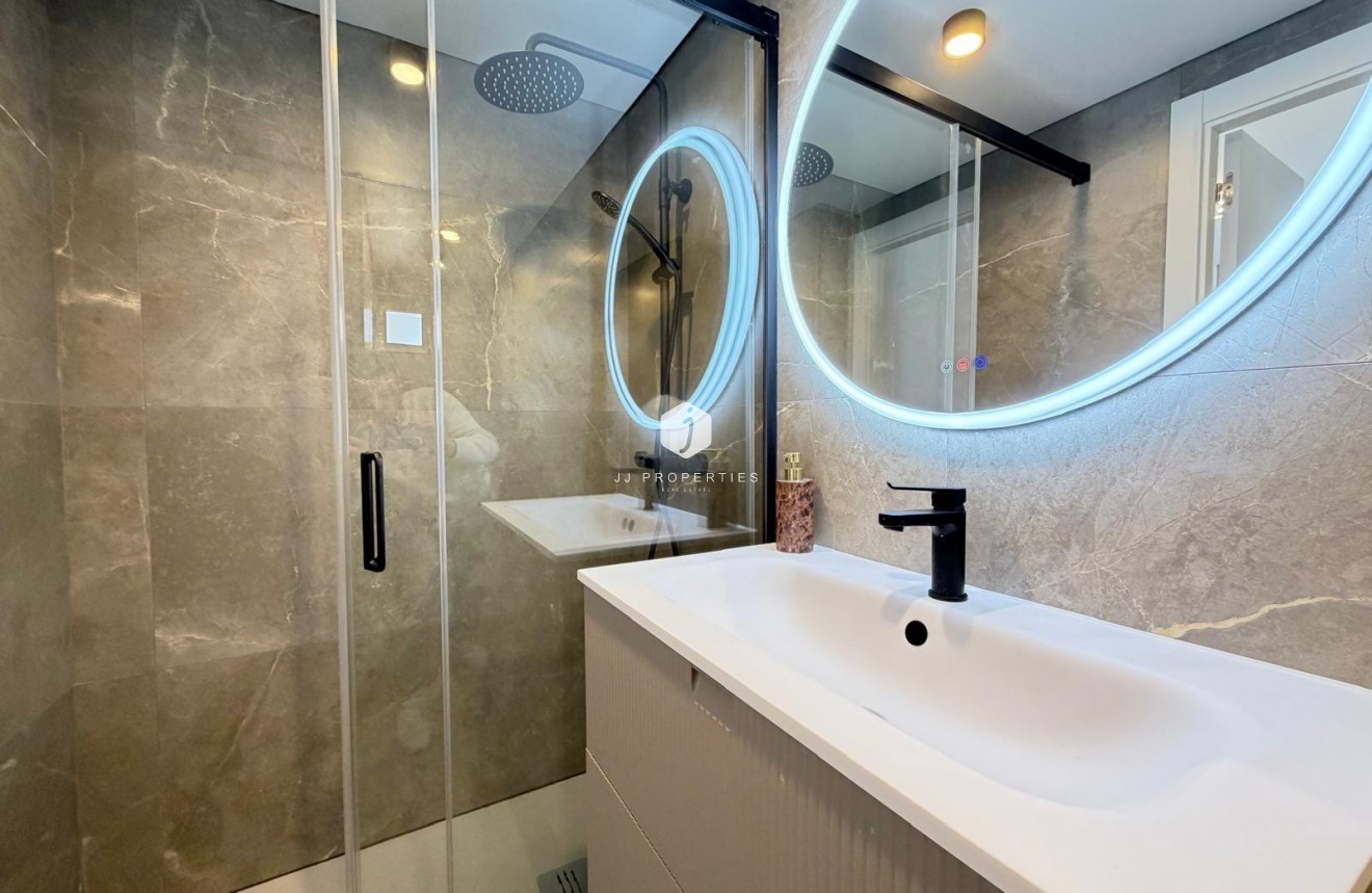Tweedehands - Appartement / flat -
Torrevieja - Punta prima