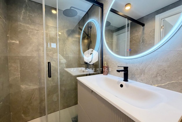 Tweedehands - Appartement / flat -
Torrevieja - Punta prima