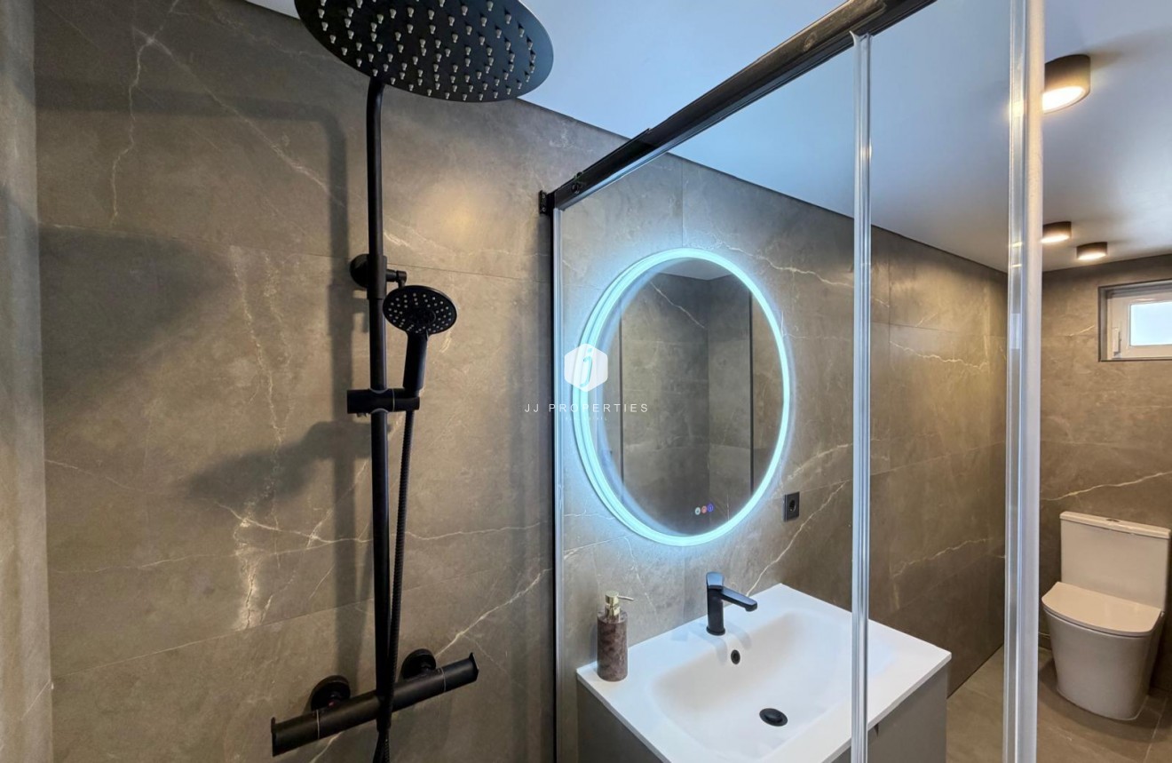 Tweedehands - Appartement / flat -
Torrevieja - Punta prima