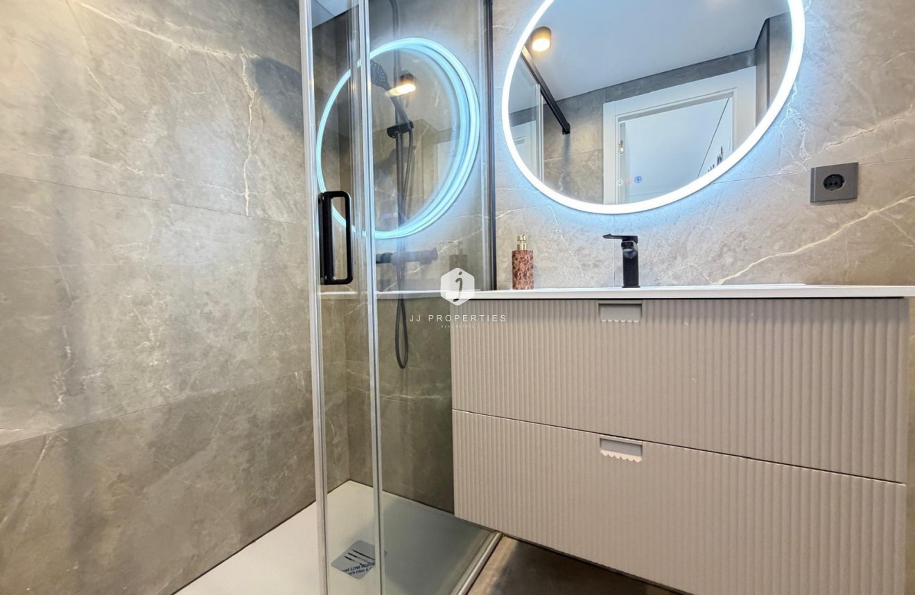 Tweedehands - Appartement / flat -
Torrevieja - Punta prima