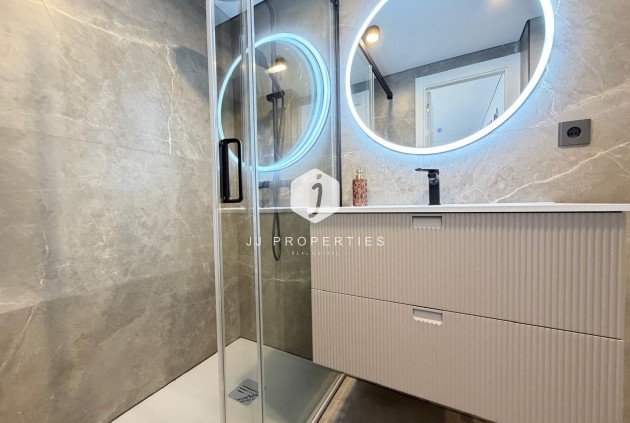 Tweedehands - Appartement / flat -
Torrevieja - Punta prima