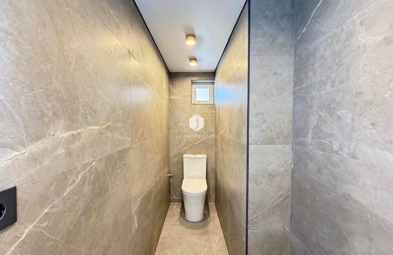 Tweedehands - Appartement / flat -
Torrevieja - Punta prima