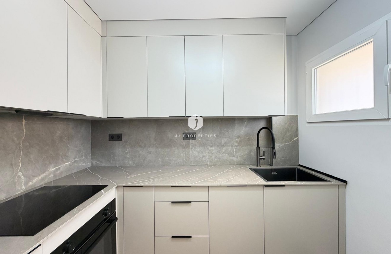 Tweedehands - Appartement / flat -
Torrevieja - Punta prima