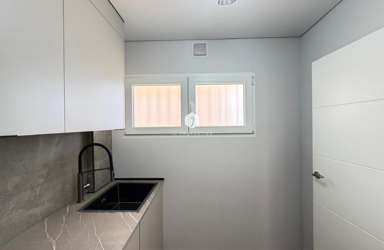 Tweedehands - Appartement / flat -
Torrevieja - Punta prima