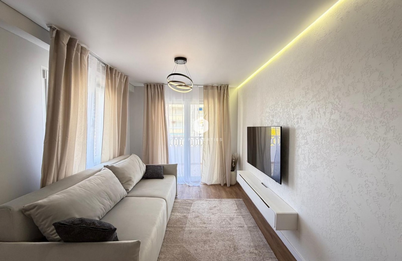 Tweedehands - Appartement / flat -
Torrevieja - Punta prima