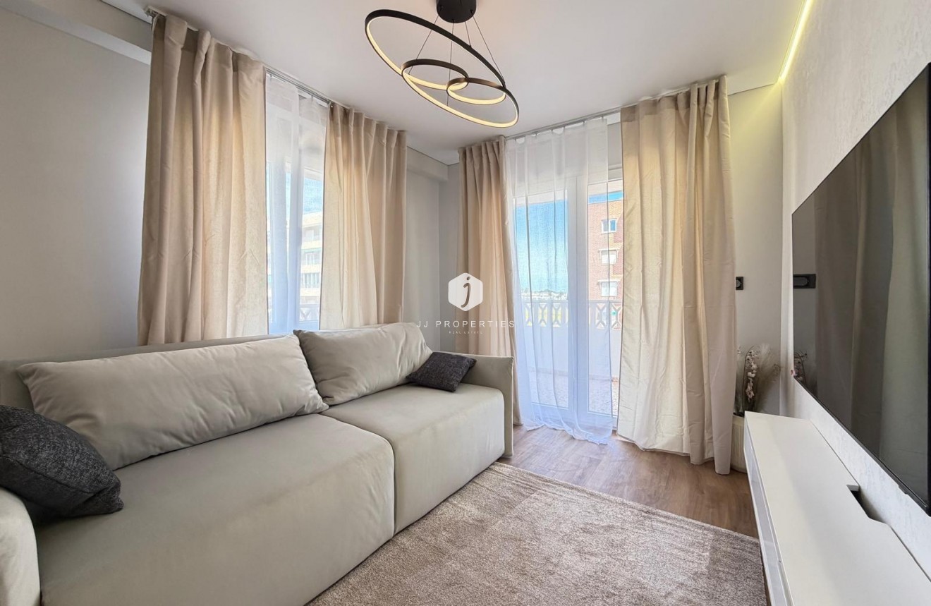 Tweedehands - Appartement / flat -
Torrevieja - Punta prima