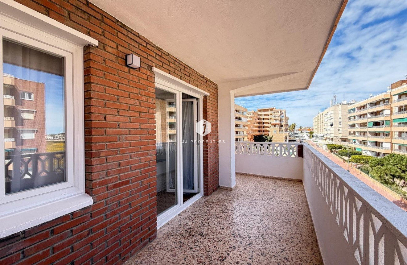 Tweedehands - Appartement / flat -
Torrevieja - Punta prima