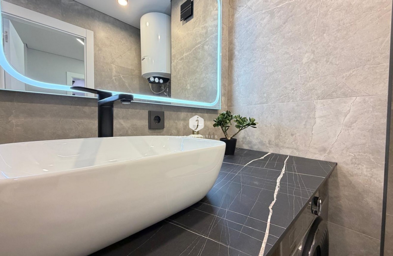 Tweedehands - Appartement / flat -
Torrevieja - Punta prima