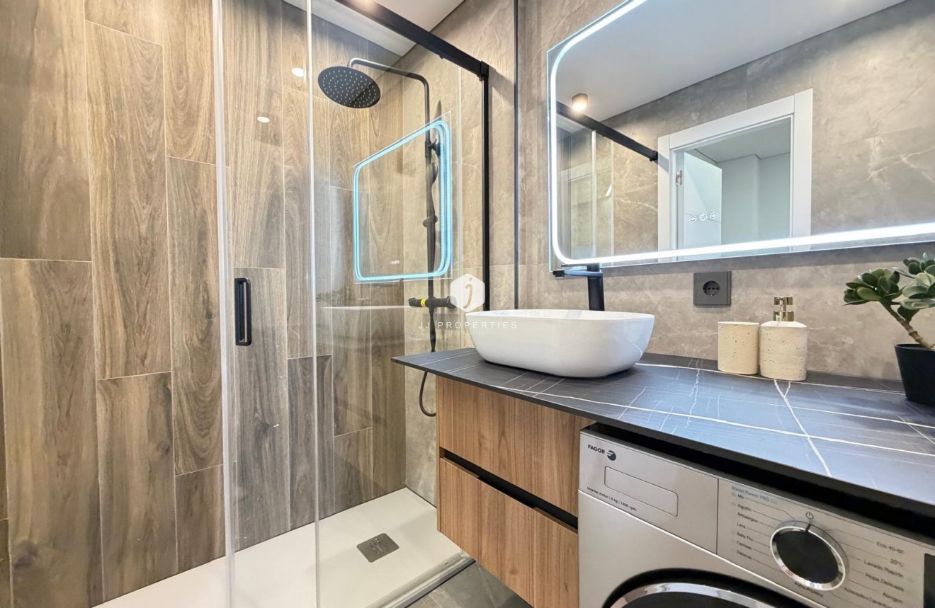 Tweedehands - Appartement / flat -
Torrevieja - Punta prima