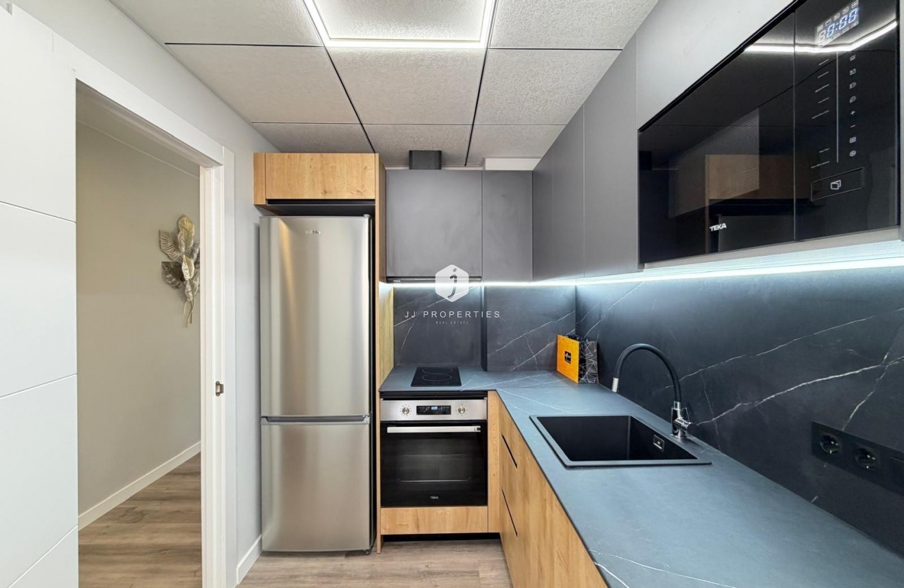 Aus zweiter Hand - Wohnung -
Torrevieja - Estacion de autobuses