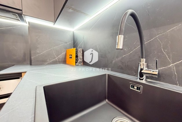Aus zweiter Hand - Wohnung -
Torrevieja - Estacion de autobuses