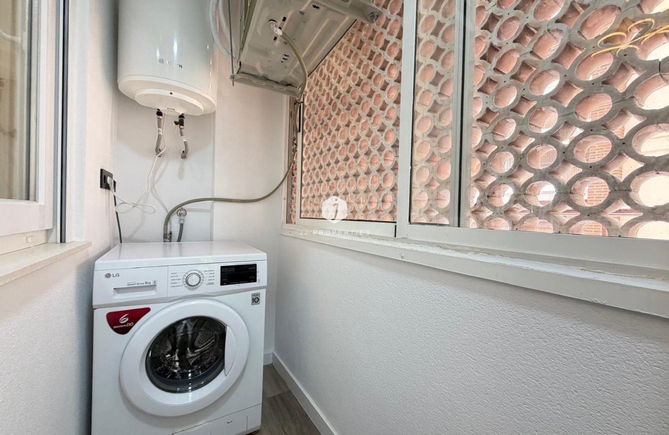 Aus zweiter Hand - Wohnung -
Torrevieja - Estacion de autobuses