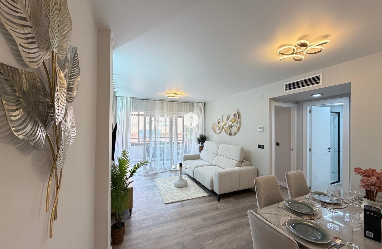 Aus zweiter Hand - Wohnung -
Torrevieja - Estacion de autobuses