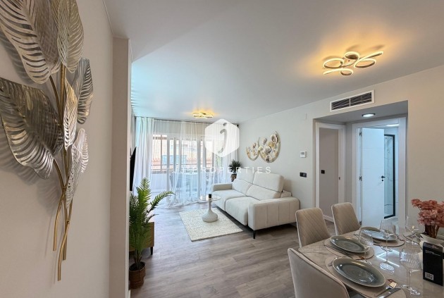 Aus zweiter Hand - Wohnung -
Torrevieja - Estacion de autobuses