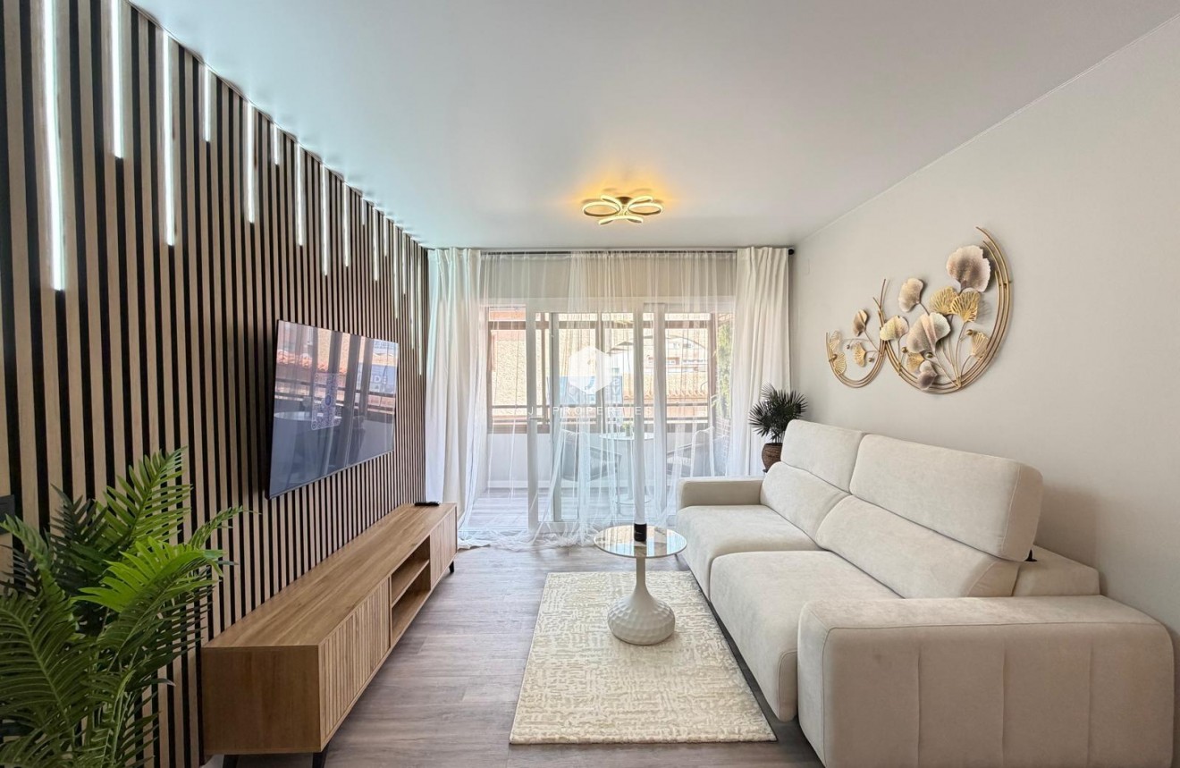 Aus zweiter Hand - Wohnung -
Torrevieja - Estacion de autobuses
