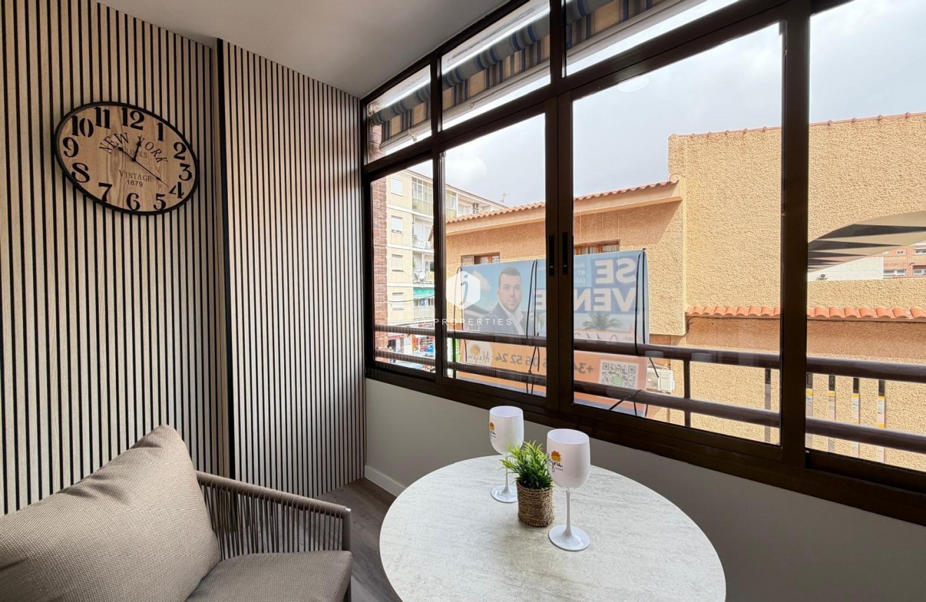 Aus zweiter Hand - Wohnung -
Torrevieja - Estacion de autobuses