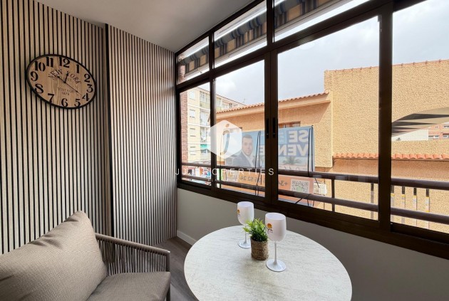 Aus zweiter Hand - Wohnung -
Torrevieja - Estacion de autobuses