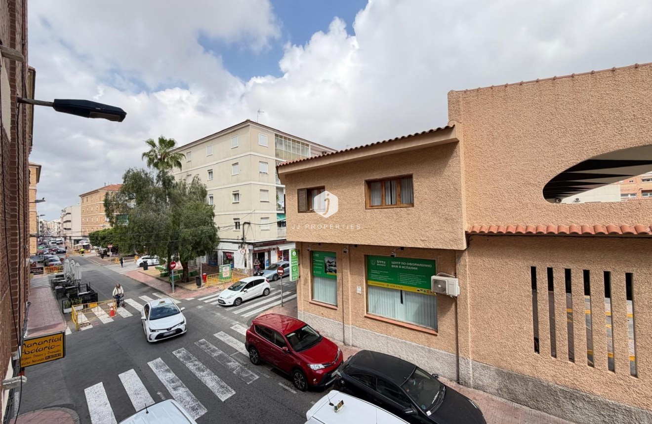 Aus zweiter Hand - Wohnung -
Torrevieja - Estacion de autobuses