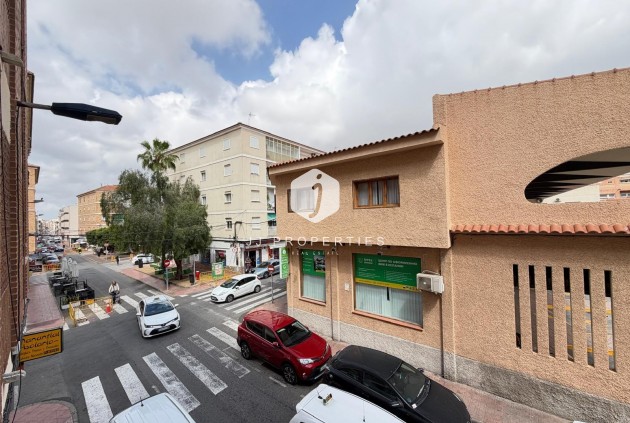 Aus zweiter Hand - Wohnung -
Torrevieja - Estacion de autobuses