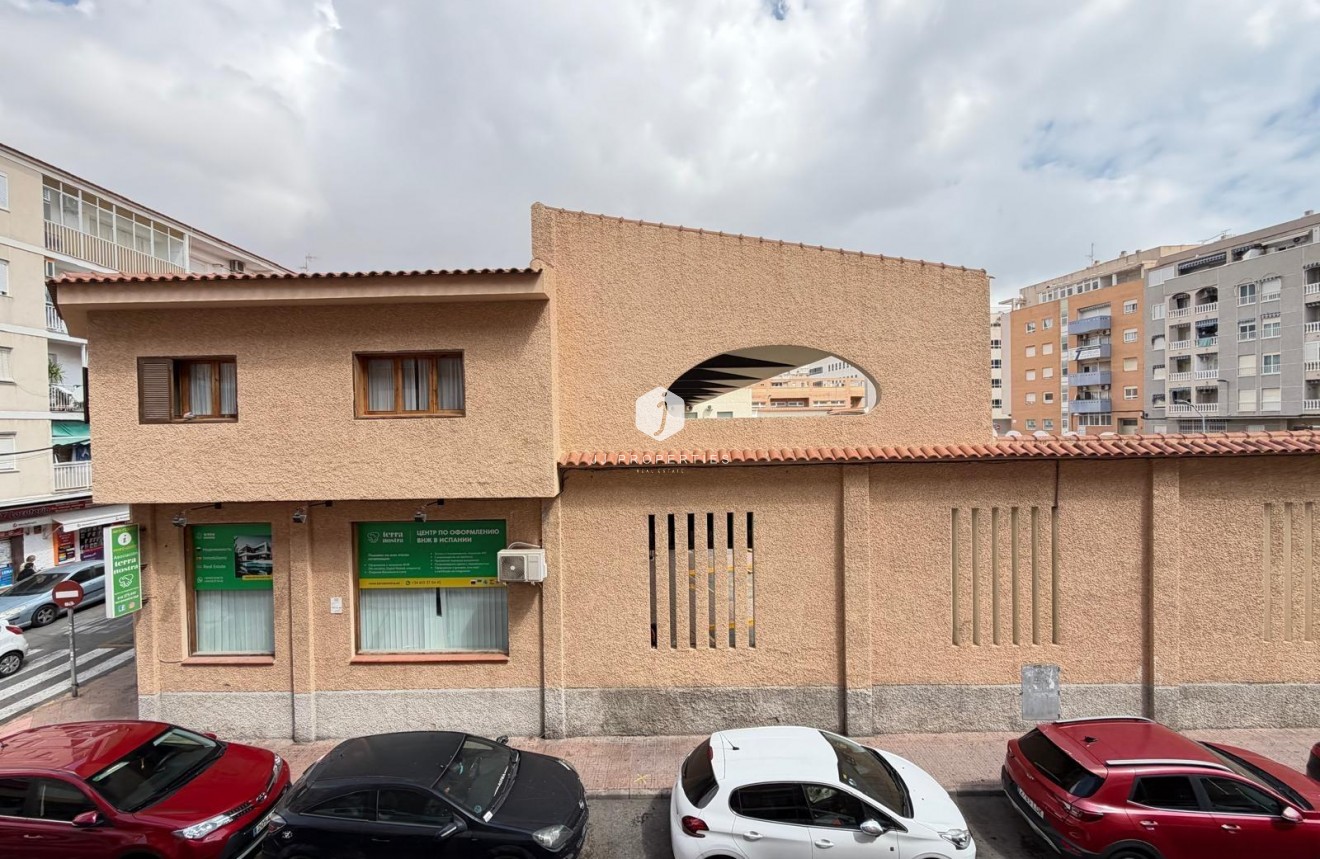 Aus zweiter Hand - Wohnung -
Torrevieja - Estacion de autobuses