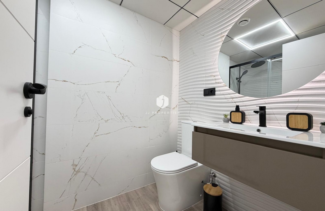 Aus zweiter Hand - Wohnung -
Torrevieja - Estacion de autobuses
