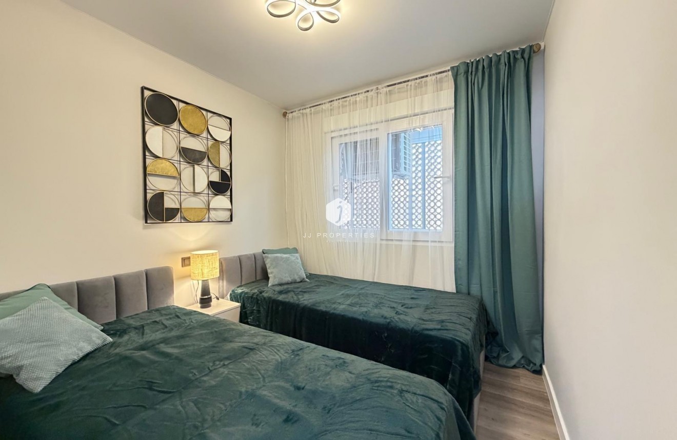 Aus zweiter Hand - Wohnung -
Torrevieja - Estacion de autobuses