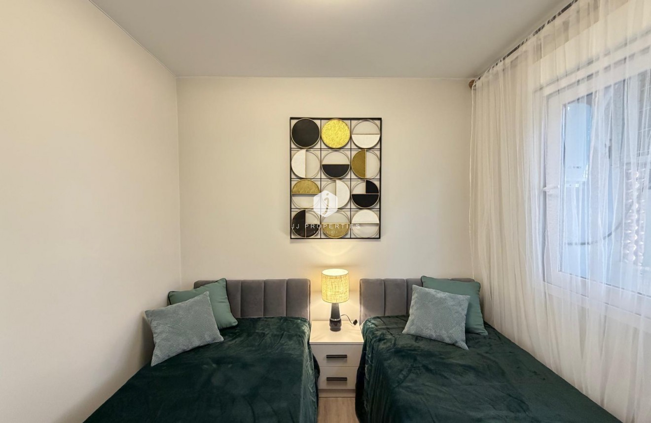Aus zweiter Hand - Wohnung -
Torrevieja - Estacion de autobuses
