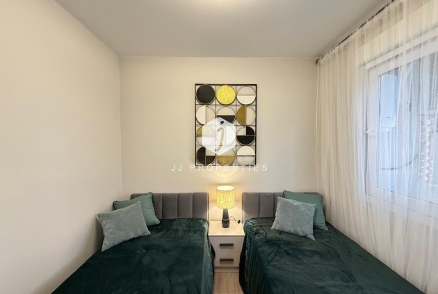 Aus zweiter Hand - Wohnung -
Torrevieja - Estacion de autobuses