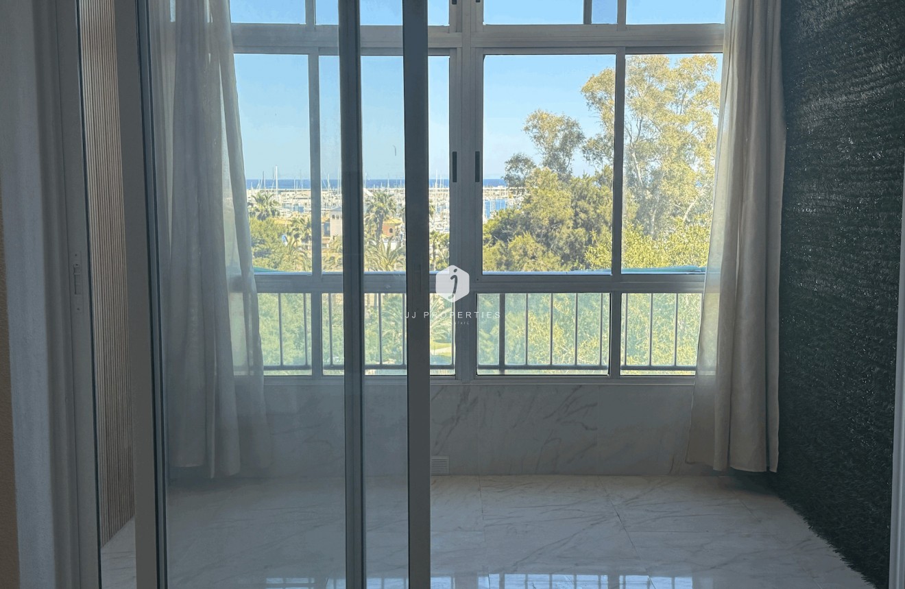 Z drugiej ręki - Mieszkanie w bloku -
Torrevieja - Costa Blanca
