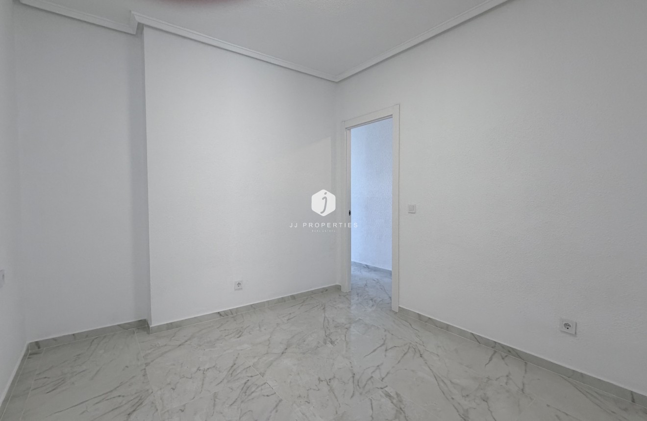 Z drugiej ręki - Mieszkanie w bloku -
Torrevieja - Costa Blanca