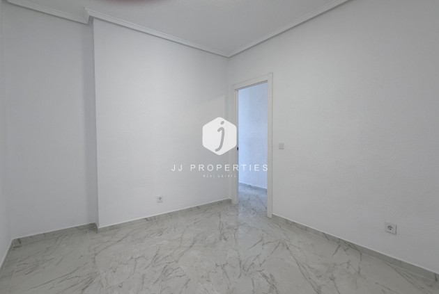 Z drugiej ręki - Mieszkanie w bloku -
Torrevieja - Costa Blanca