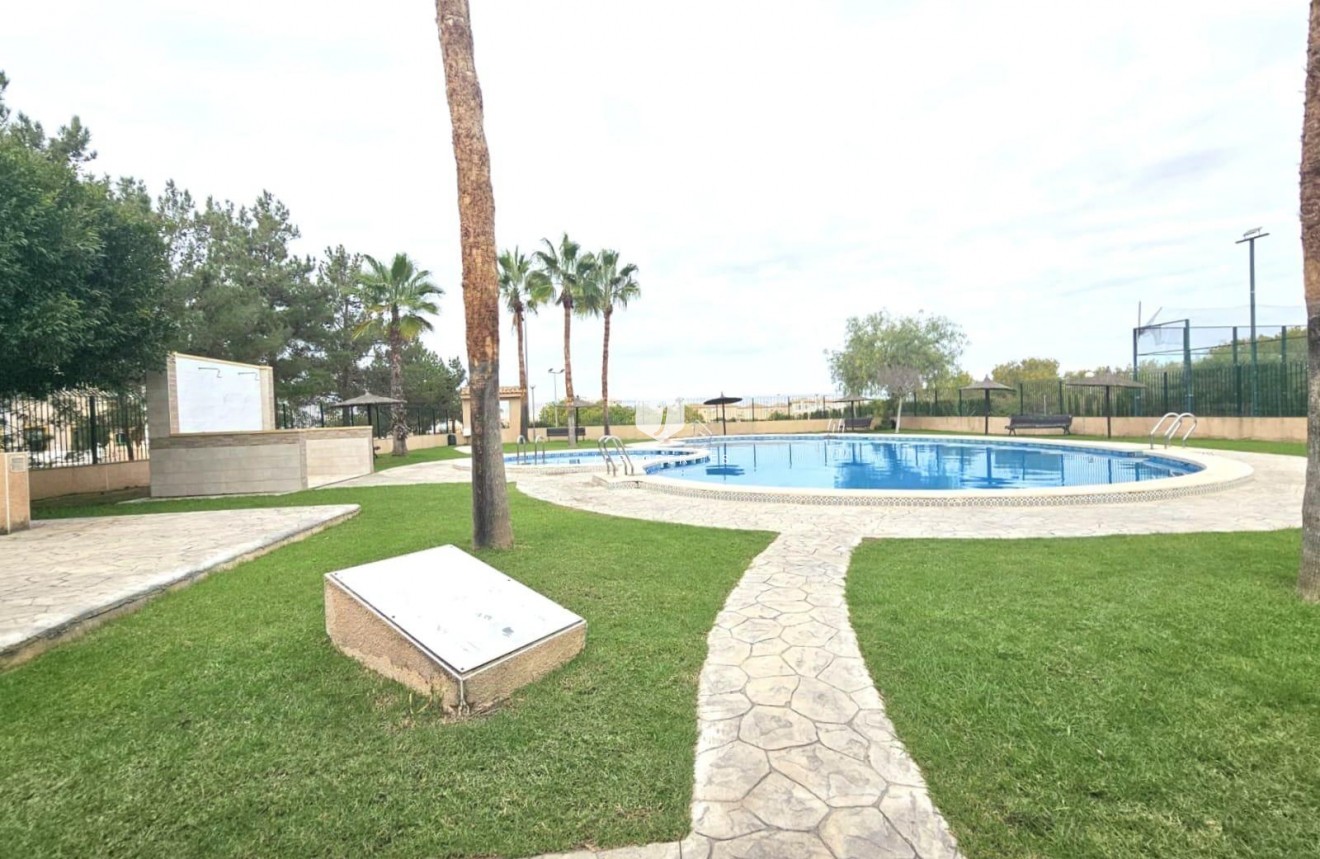 Tweedehands - Chalet -
Orihuela Costa - Los Almendros-la Florida