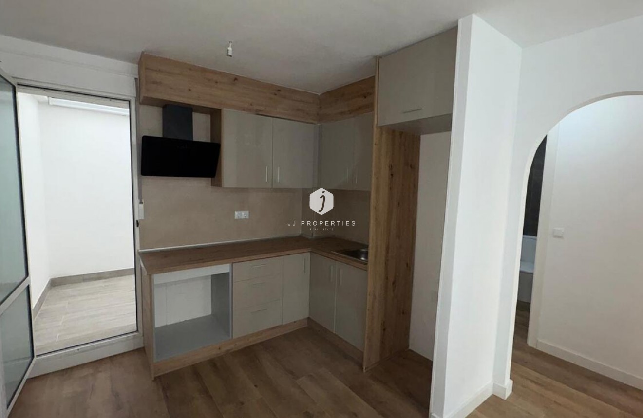 Z drugiej ręki - Bungalow -
Torrevieja - PARQUE DE LAS NACIONES