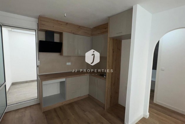 Z drugiej ręki - Bungalow -
Torrevieja - PARQUE DE LAS NACIONES