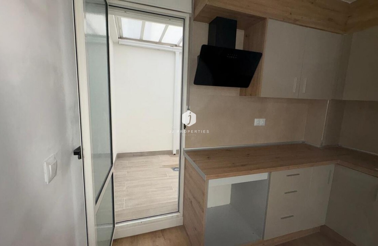 Z drugiej ręki - Bungalow -
Torrevieja - PARQUE DE LAS NACIONES