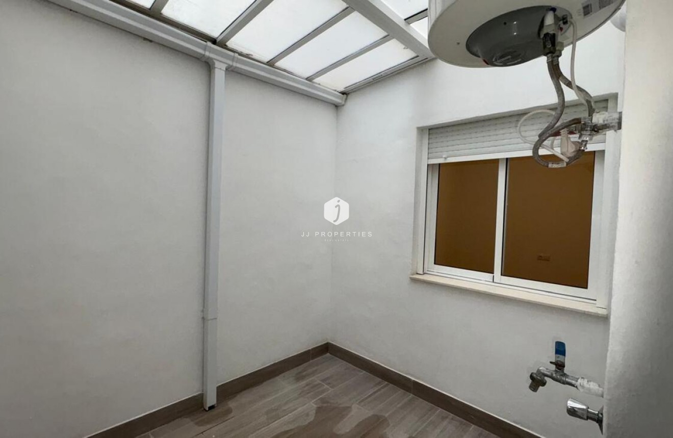 Z drugiej ręki - Bungalow -
Torrevieja - PARQUE DE LAS NACIONES