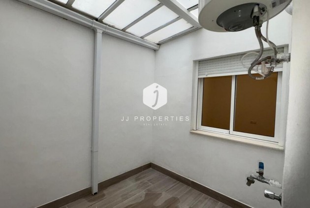 Z drugiej ręki - Bungalow -
Torrevieja - PARQUE DE LAS NACIONES