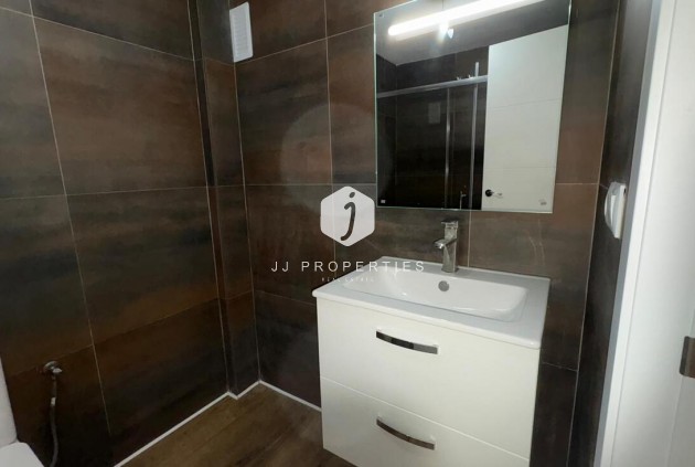 Z drugiej ręki - Bungalow -
Torrevieja - PARQUE DE LAS NACIONES