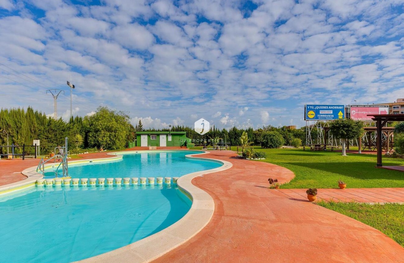 Z drugiej ręki - Bungalow -
Torrevieja - PARQUE DE LAS NACIONES