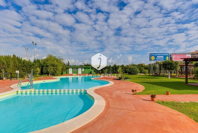 Z drugiej ręki - Bungalow -
Torrevieja - PARQUE DE LAS NACIONES