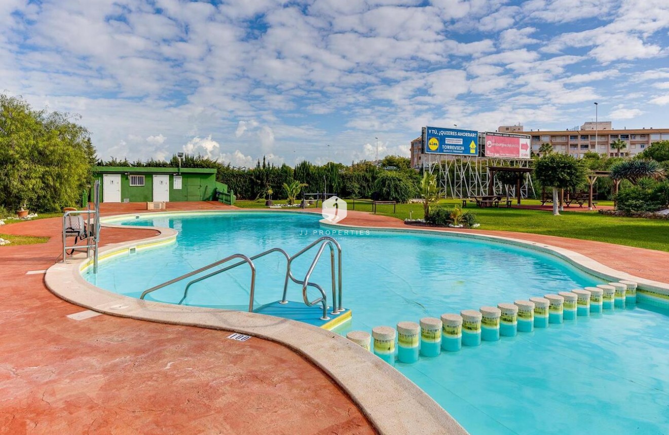 Z drugiej ręki - Bungalow -
Torrevieja - PARQUE DE LAS NACIONES