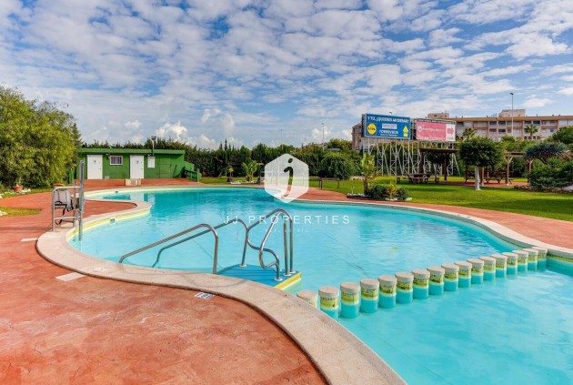Z drugiej ręki - Bungalow -
Torrevieja - PARQUE DE LAS NACIONES