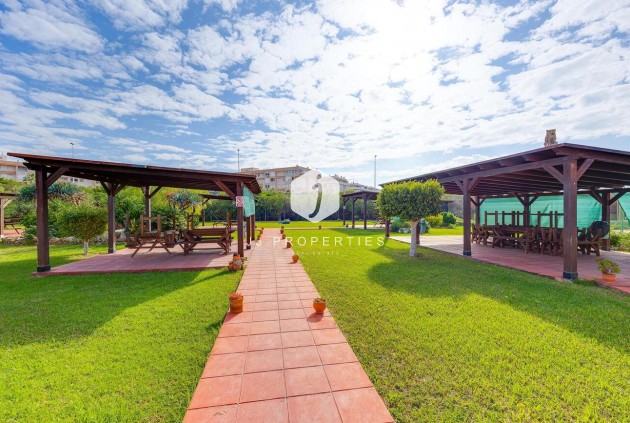 Z drugiej ręki - Bungalow -
Torrevieja - PARQUE DE LAS NACIONES