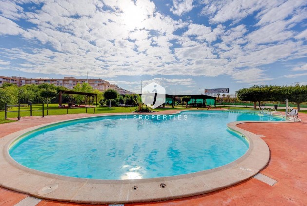 Z drugiej ręki - Bungalow -
Torrevieja - PARQUE DE LAS NACIONES