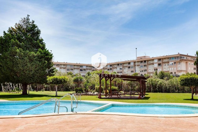 Z drugiej ręki - Bungalow -
Torrevieja - PARQUE DE LAS NACIONES