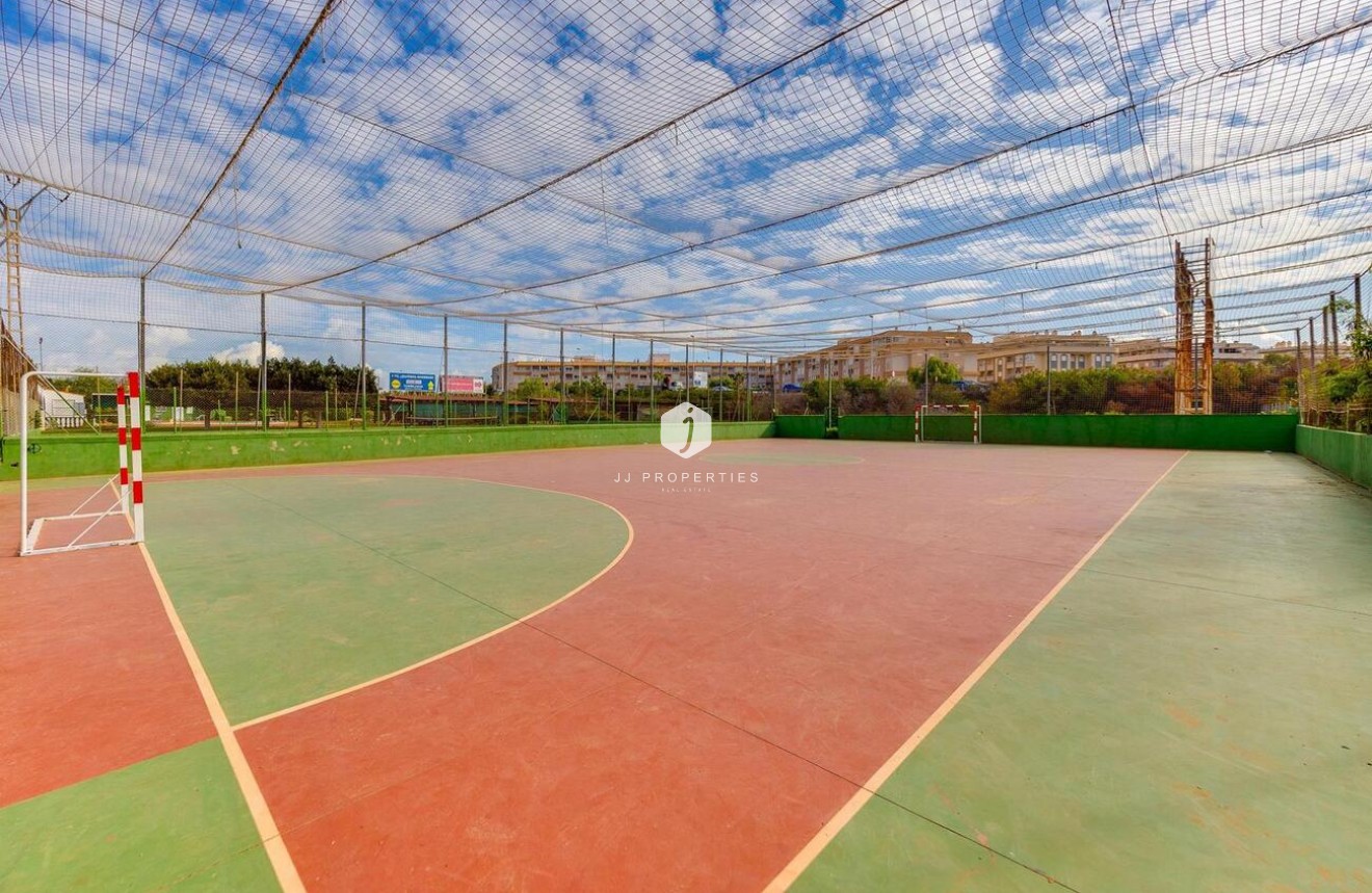 Z drugiej ręki - Bungalow -
Torrevieja - PARQUE DE LAS NACIONES