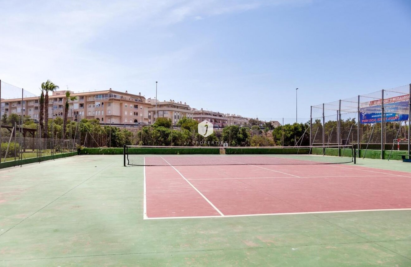 Z drugiej ręki - Bungalow -
Torrevieja - PARQUE DE LAS NACIONES