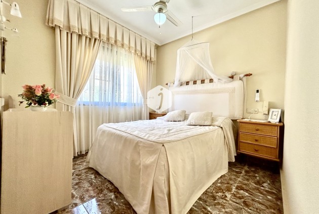 Resale - Chalet -
La Zenia - Costa Blanca