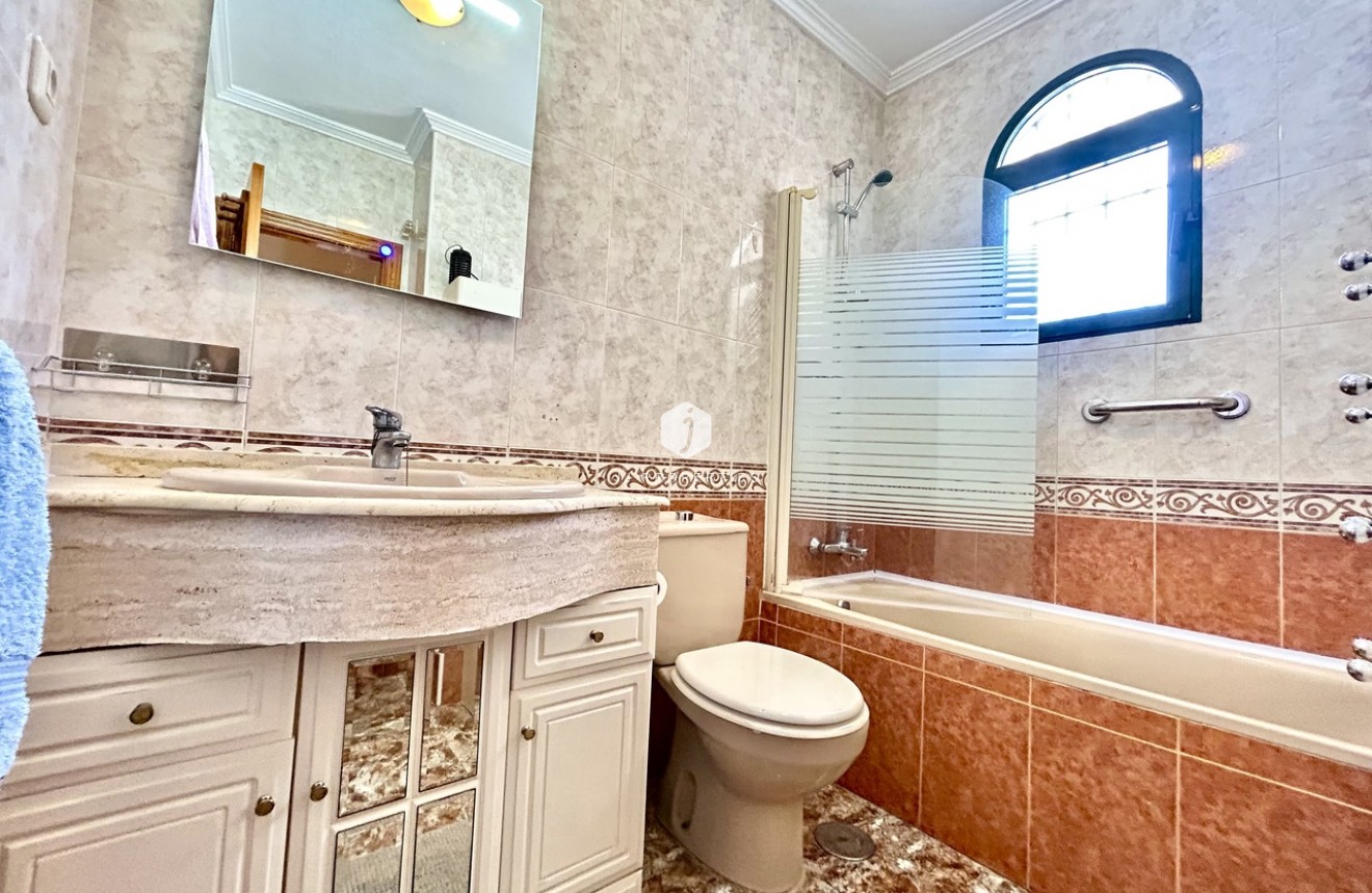 Resale - Chalet -
La Zenia - Costa Blanca